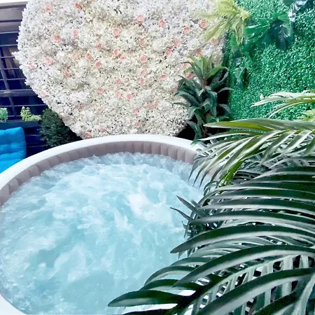 Urban Garden Apartahotel